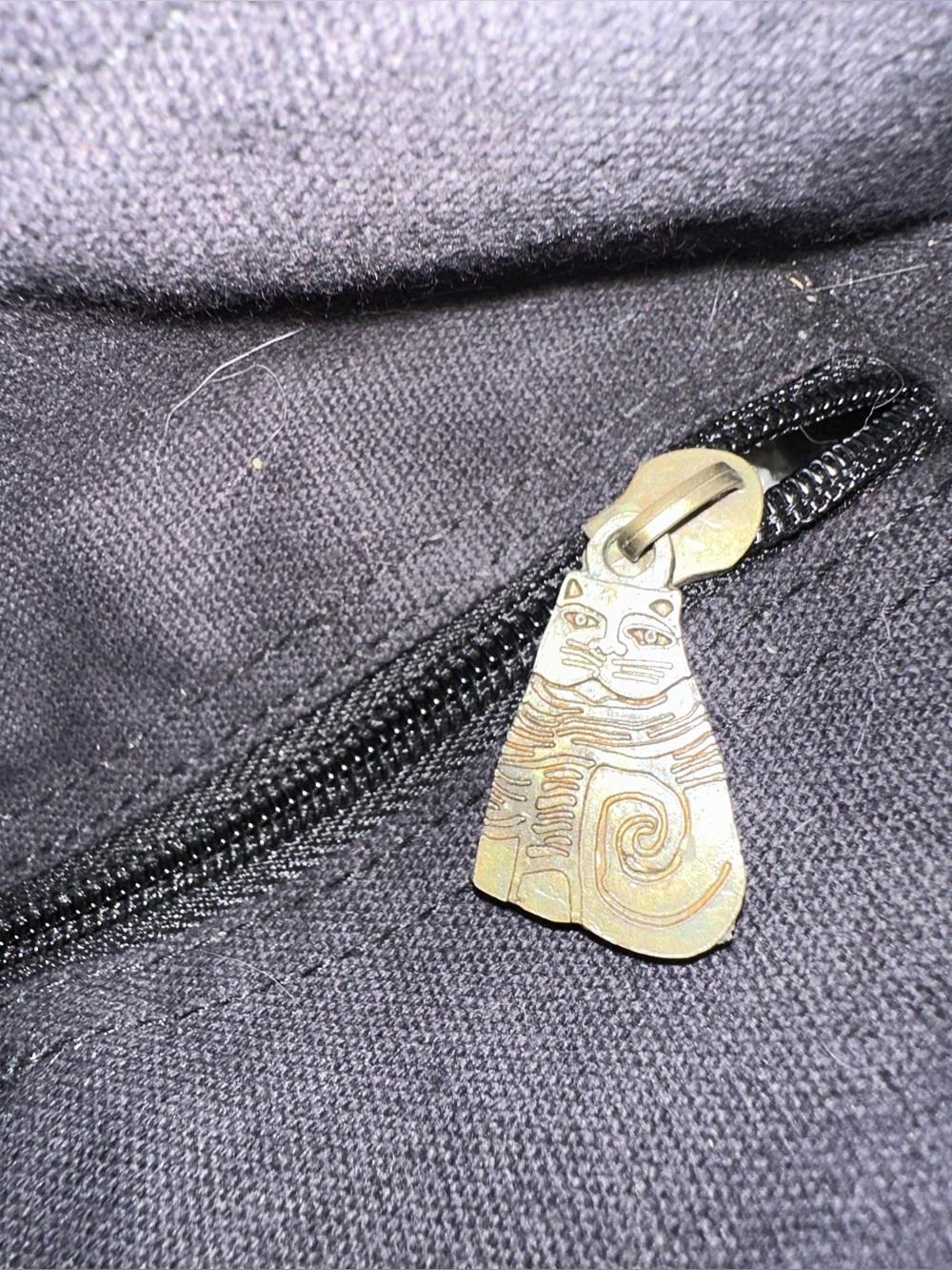Laurel Burch : Cat Pendant Zipper Pull on Black Fabric
